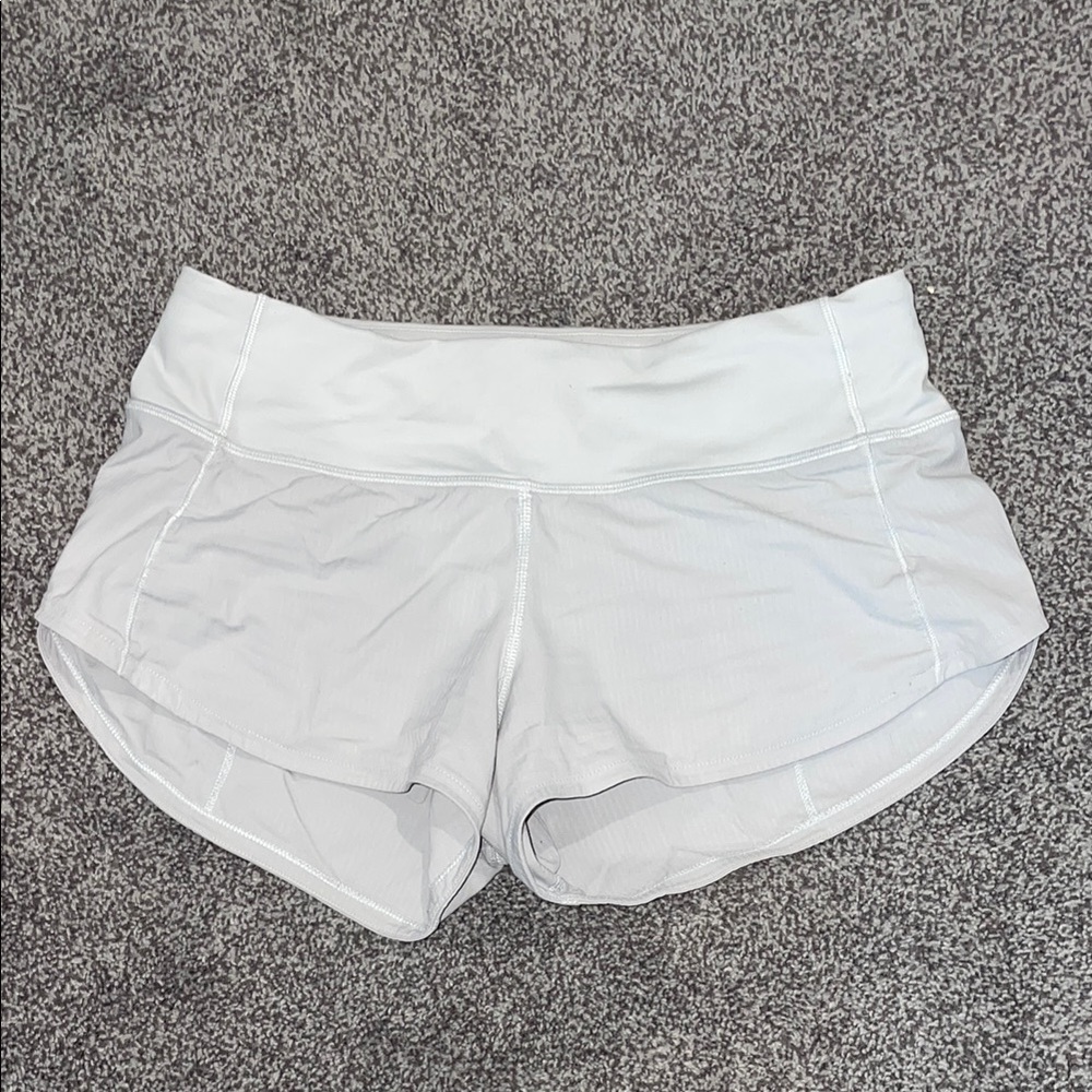 Lululemon low rise speed ups shorts 2.5 in | size 2 | white